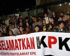 Seru! Bambang Widjojanto & MenPAN Debat Dadakan Soal PP Penyidik KPK