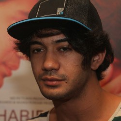 Reza Rahadian Kesulitan Tiru Cara Berjalan Habibie