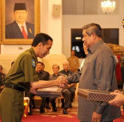 33 Gubernur Terima DIPA dari SBY, Jokowi Tampil Beda