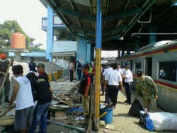  Hujan Angin, Pembongkaran Kios di Stasiun Depok Baru Terhenti 