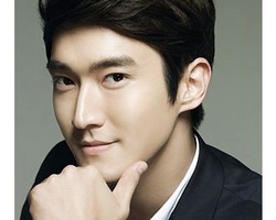 Foto: Tubuh Atletis Si-won, Super Junior 