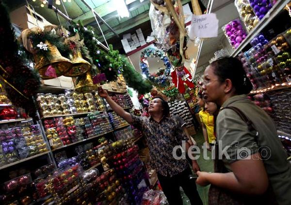 Pernak-pernik Natal Mulai Diburu