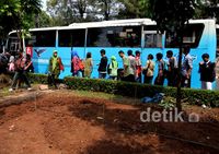 Bus TransJ Mogok, Penumpang Terlantar