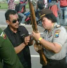 Razia Sajam di Suramadu, Polisi Amankan Badik, Keris & Senapan Angin