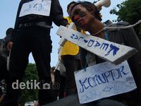 Koruptor Digelandang Mahasiswa