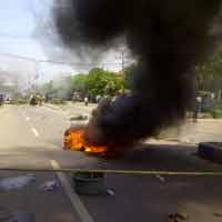 H-2 Pilkada Bangkalan, Massa Pro Imam-Zain Bentrok vs Polisi