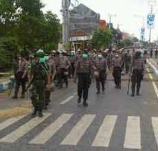 Ribuan Polisi dan TNI Diterjunkan ke Madura Untuk Pengamanan
