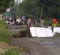 Ringroad Bangkalan Lumpuh Diblokir Pro Imam-Zain