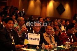 Konfederasi Sepakbola Asia (AFC) pada 20 September 2012 di Kuala Lumpur, Malaysia, membentuk Komite Bersama untuk menyelesaikan kisruh sepak bola nasional. Komite bersama ini terdiri atas dua kubu PSSI yang berseteru, yaitu PSSI yang diketuai Djohar Arifin, dan KSPI yang diketuai oleh La Nyalla Mattalitti.