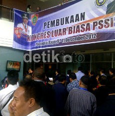 Kenapa Polisi Mengunci Pintu Ruang Sidang KLB PSSI
