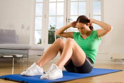 Ingin Cepat Ratakan Perut? Lakukan Sit Up Tanpa Kaki Ditahan