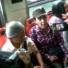 Naik KRL Ekonomi di Stasiun Depok, Rieke Mengaku Anker = Anak Kereta