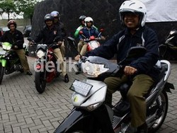 Nur Mahmudi Touring Naik Motor dari Depok ke KPK