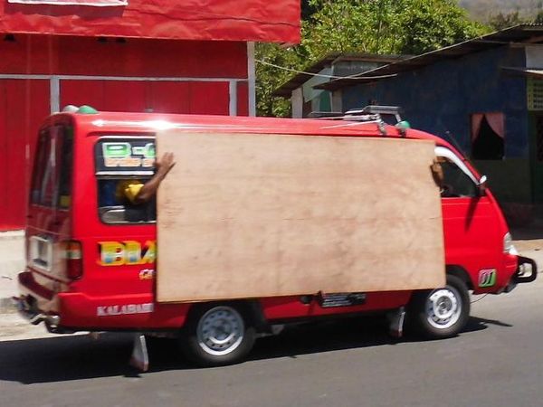 Angkot Berjendela Papan