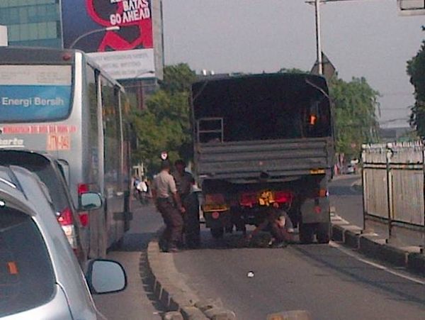Polisi Buka Bengkel di Jalur Busway