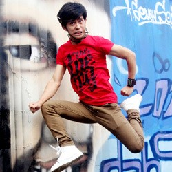 Pose Enerjik Cakra Khan