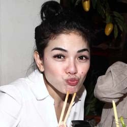 Nyam! Nikita Mirzani Langsung Makan Enak Setelah Bebas