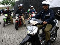 Naik Motor Nur Mahmudi Datangi KPK