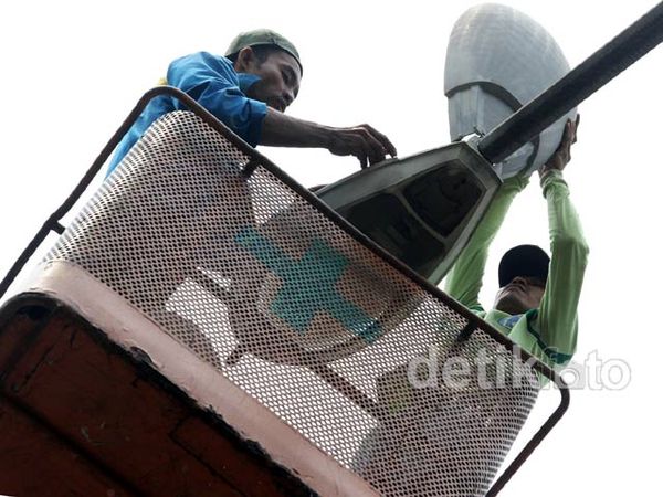 Perawatan Lampu Penerangan Jalan