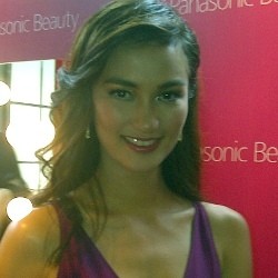 Atiqah Hasiholan Selalu Bawa Pengering Rambut ke Lokasi Syuting