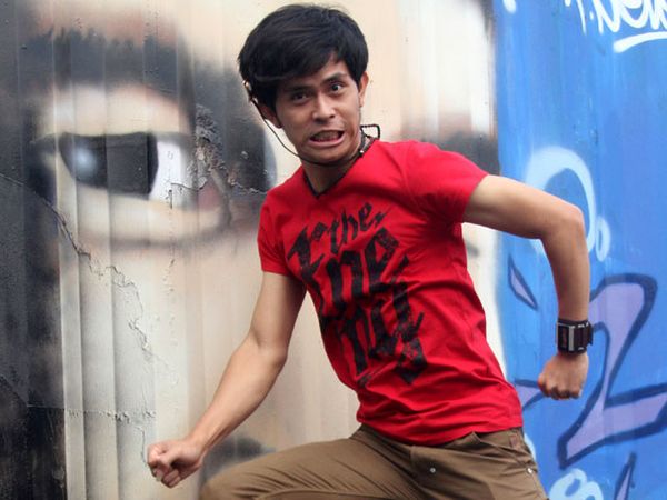 Pose Enerjik Cakra Khan