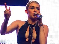 Penampilan Super Seksi Miley Cyrus