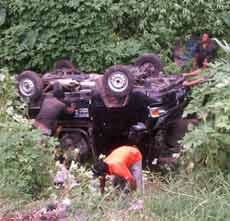 Pick Up Terjun ke Sungai Sedalam 25 Meter, Sopir Selamat