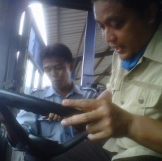 Tinjau Terminal Ledeng, Dede Yusuf Kemudikan Bus Damri