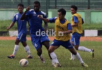 Di semifinal Inter Island Cup (IIC) 2012, Persib akan menghadapi Persisam.