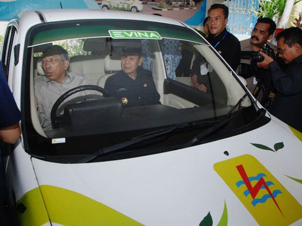 PLN Pamer Moblis EVINA