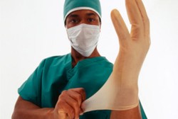 Gara-gara Sarung Tangan Robek, Dokter Bedah Tularkan Infeksi ke Pasien