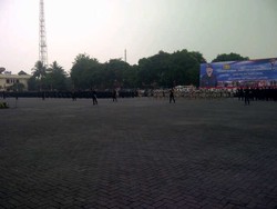 Virus Gangnam Style Menggoyang Mako Brimob, Kapolri Lempar Senyum