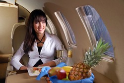 7 Cara Tetap Sehat dan Cantik Saat Naik Pesawat