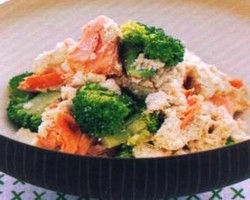 Segarnya Salad Salmon yang Istimewa