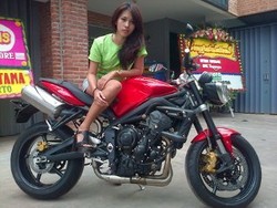 Motor Legendaris Inggris Buka Showroom di Lebak Bulus