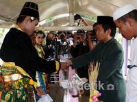 12 Pengantin Nikah Bareng di 12-12-12
