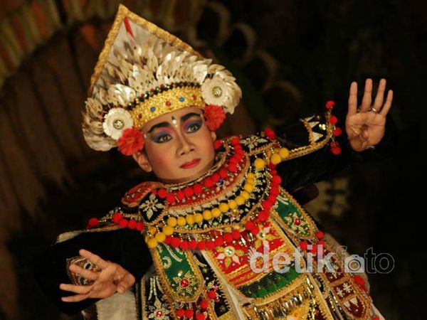 Romantisme Keraton Dalam Sendra Tari Legong