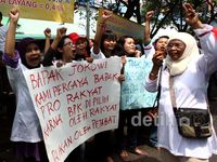Seratusan Pedagang Pasar Tolak MRT