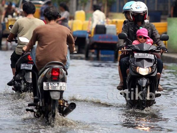 Buruknya Drainase di Pasar Ikan Muara Angke