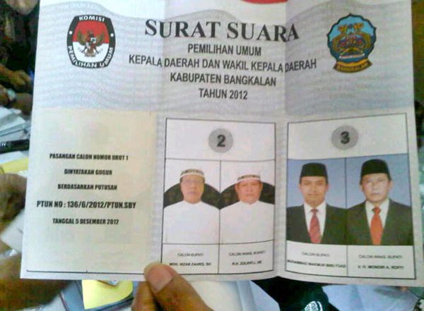 Pilkada Bangkalan Dimulai, Foto Imam-Zainal Ditutup Stiker