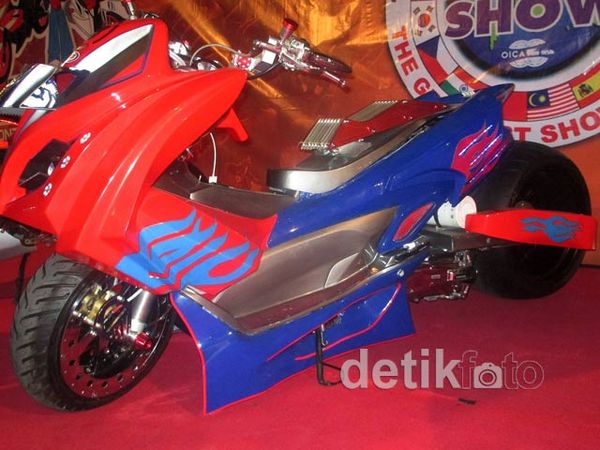 Honda PCX ala Transformers