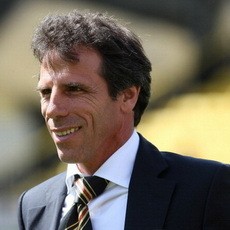 Zola Ingin Tangani Chelsea
