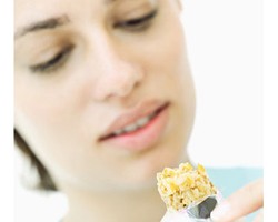 10 Makanan Paling Buruk untuk Dikonsumsi Setelah Fitnes