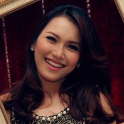 Say Cheese! Senyuman Ceria Ayu Ting Ting