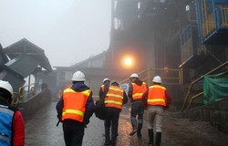 Begini Rasanya Sehari Jadi Penambang Emas