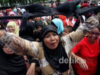 Perempuan Protes Poligami