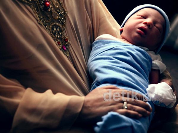 Ini Dia Foto Perdana Anak Kedua KD & Raul Lemos
