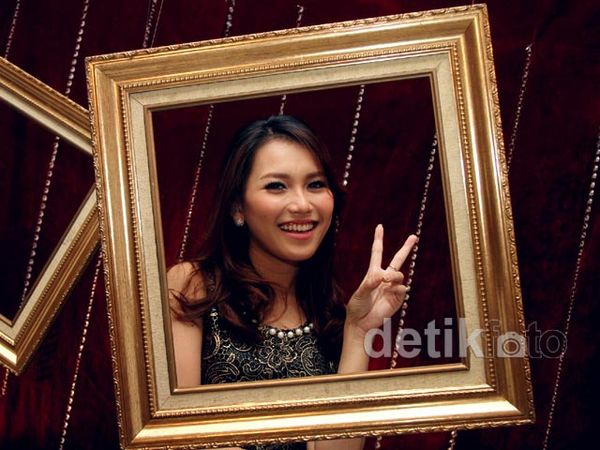 Say Cheese! Senyuman Ceria Ayu Ting Ting