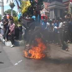 Demo Mahasiswa Tuntut Pemberantasan Korupsi Diwarnai Kericuhan