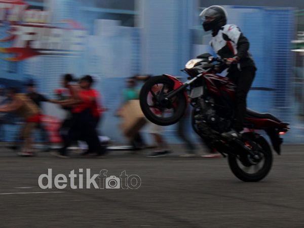 Honda Luncurkan CB150R StretFire